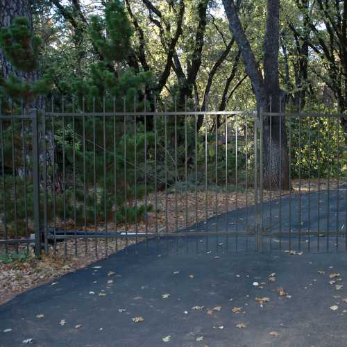 Double Leaf Gate with Solar Operator